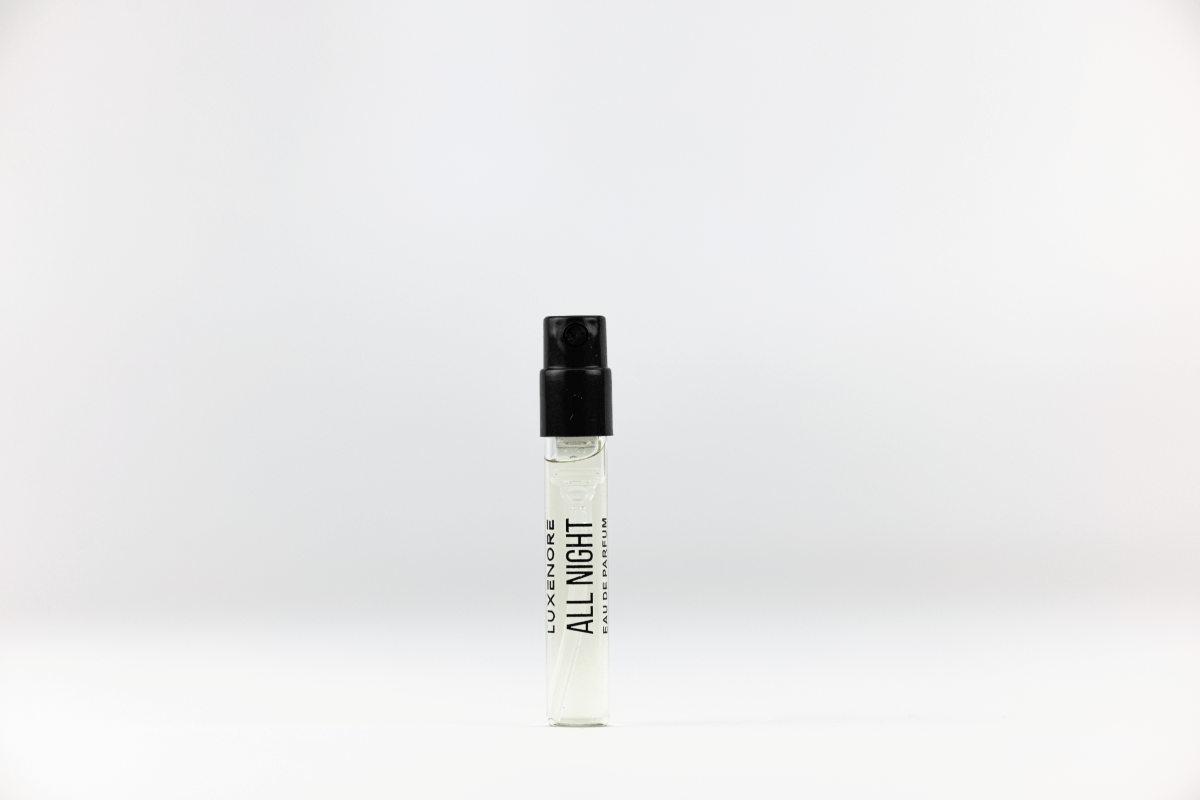 Zbliżenie na mini flakon 1.5ml ALL NIGHT Luxenore – eleganckie perfumy niszowe